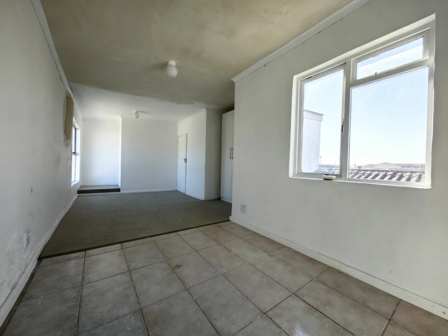 4 Bedroom Property for Sale in Lavender Hill Western Cape